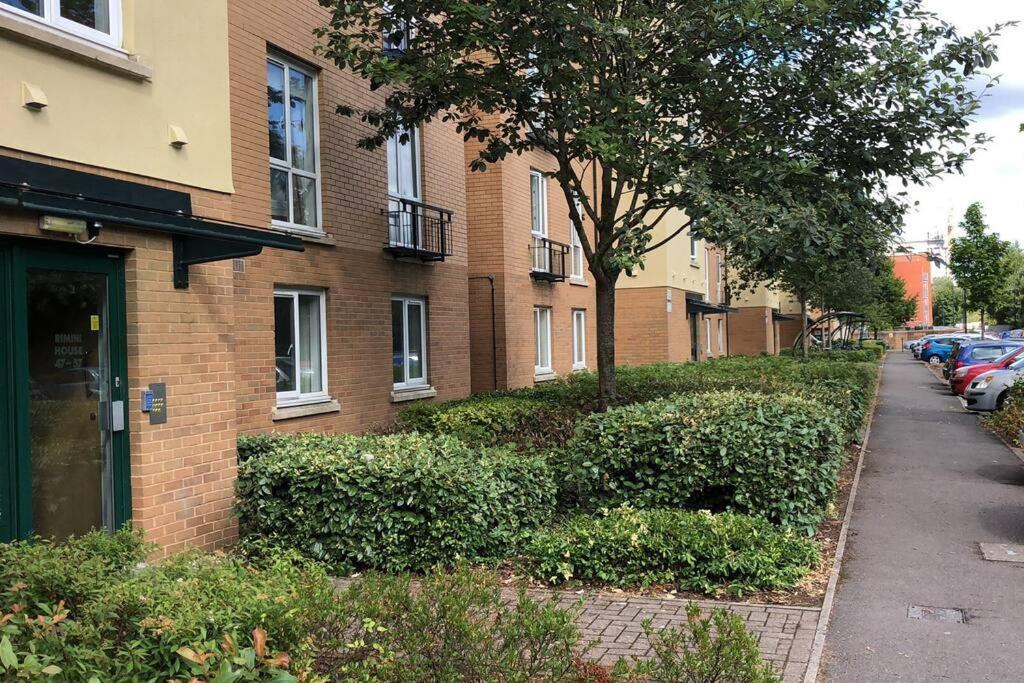 3 Bedroom Flat 10 Mins Walk To Bay And City Center Free Parking Cardiff Exterior foto
